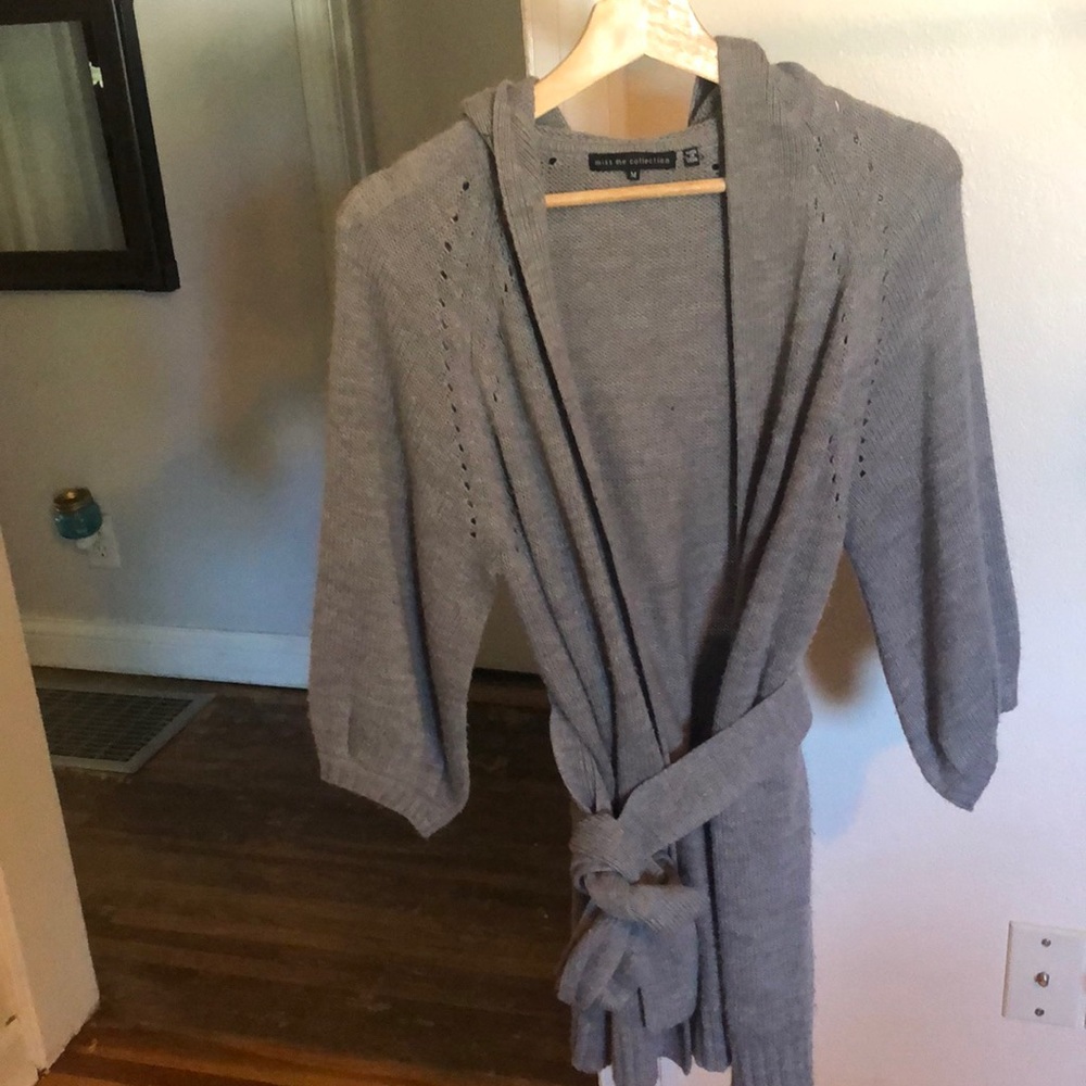 Miss Me. Sz Med. 3/4 sleeve sweater.
